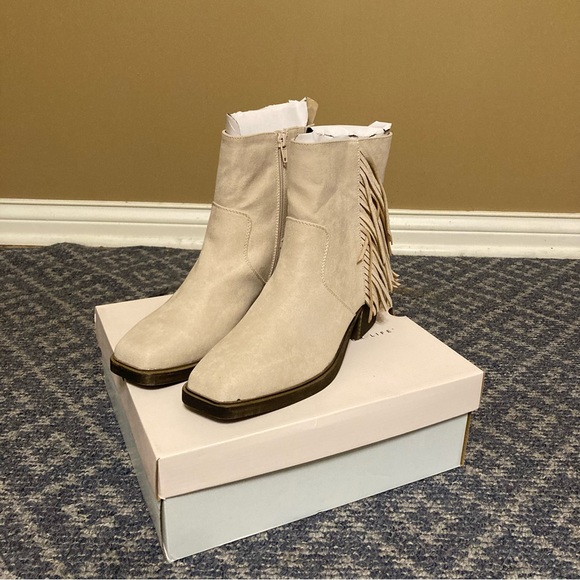 NWT SO Fringe Booties - Picture 1 of 14